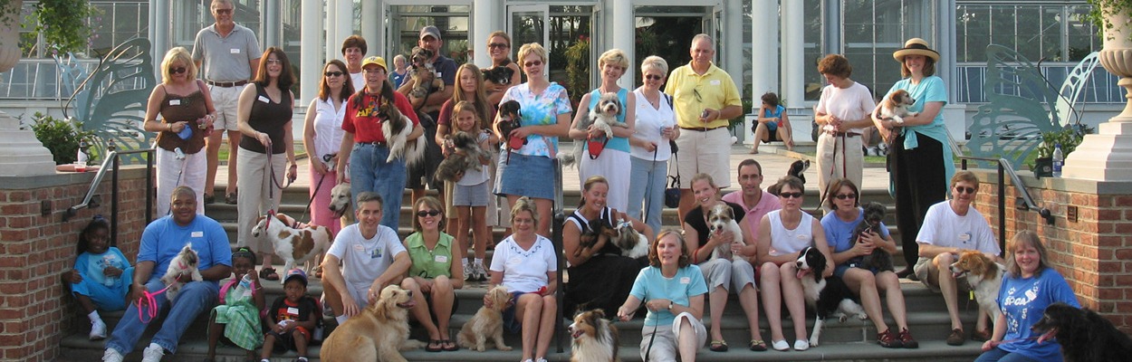 Visitors and their dogs in front of the Conservatory at Fidos After 5